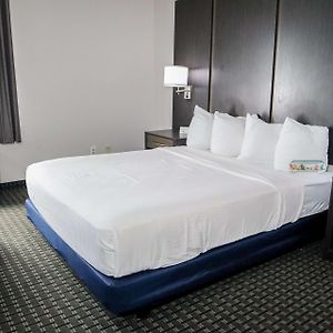 Queen Room Mobility Accessible Bathtub